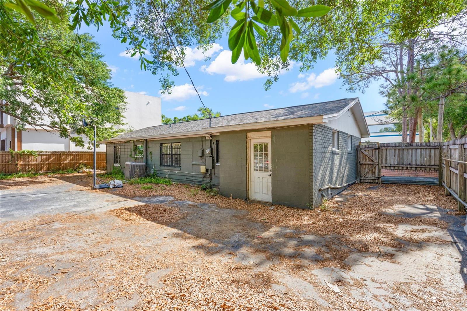 Image 24 of 31 For 110 Lincoln Avenue