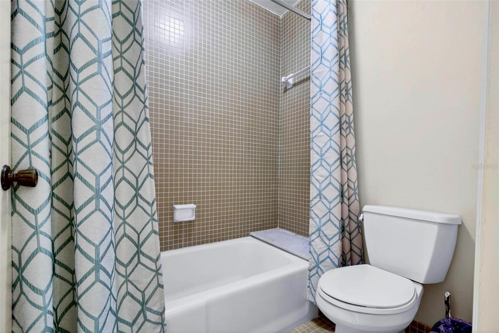 Image 15 of 20 For 701 Poinsettia Road 308