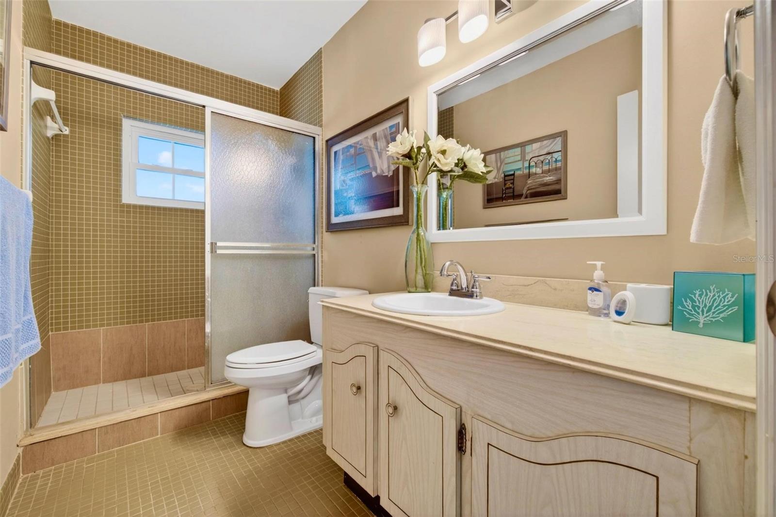 Image 18 of 20 For 701 Poinsettia Road 308