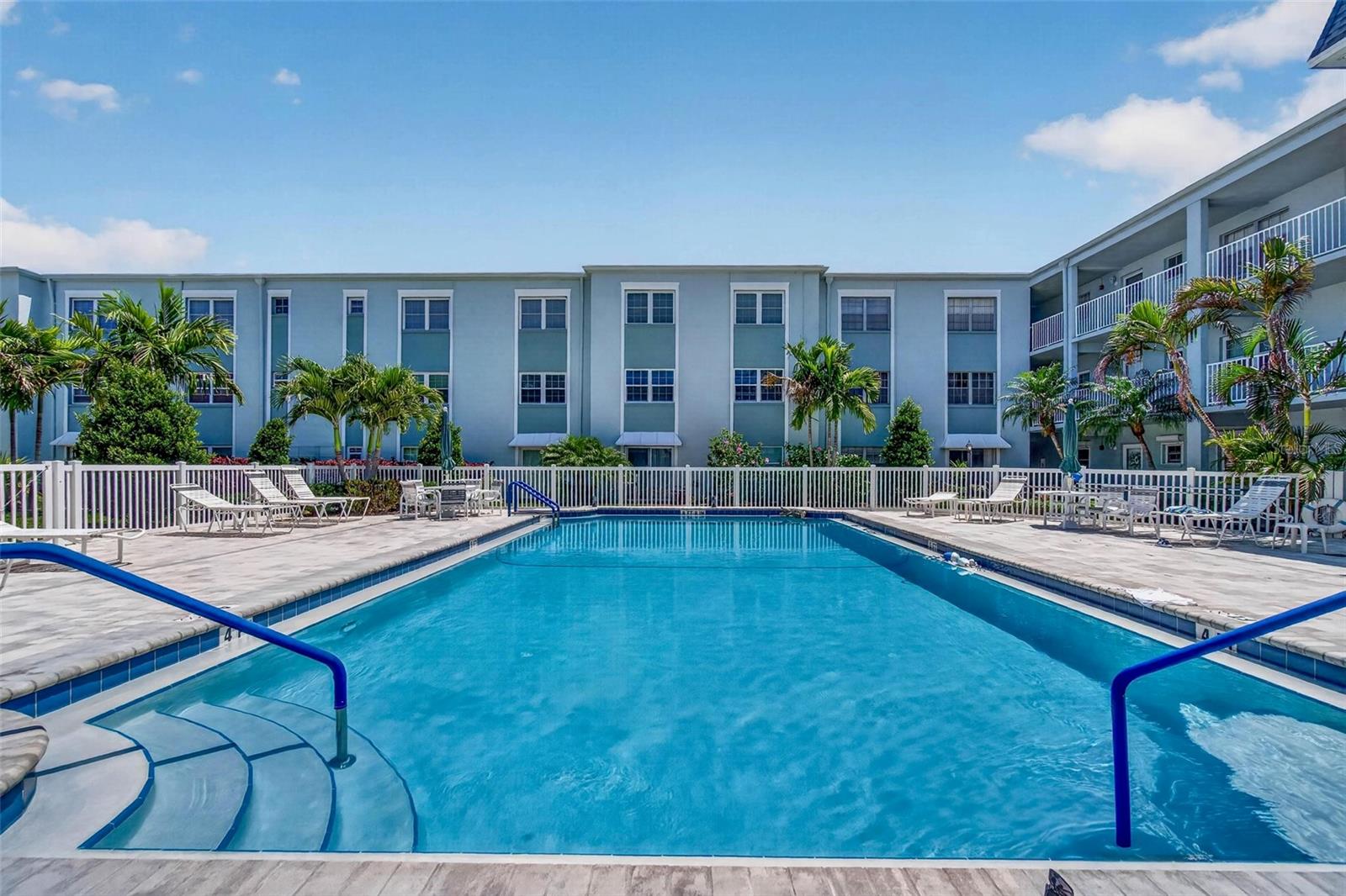 Image 3 of 20 For 701 Poinsettia Road 308