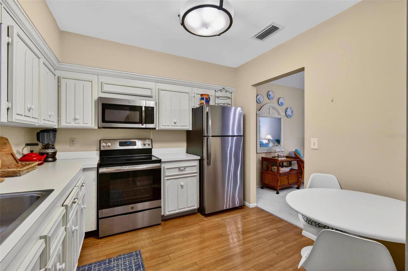 Image 4 of 20 For 701 Poinsettia Road 308