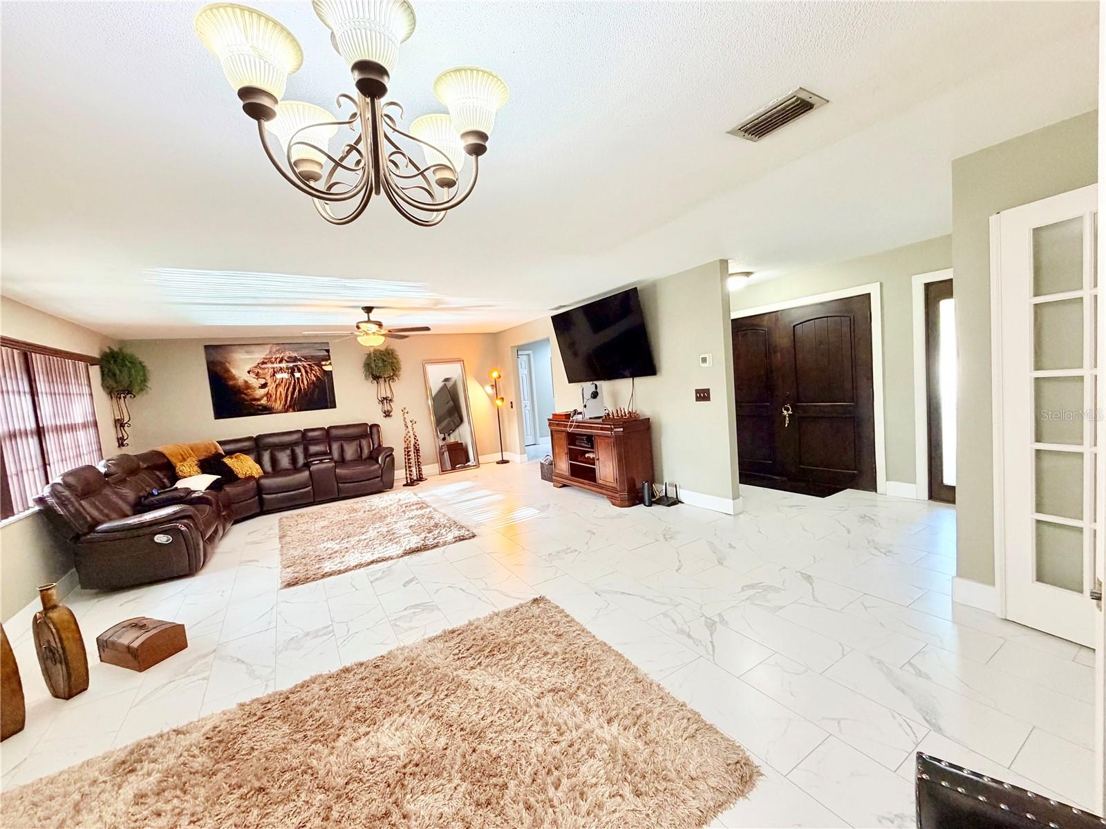 Image 10 of 41 For 1880 Oak Forest Drive E