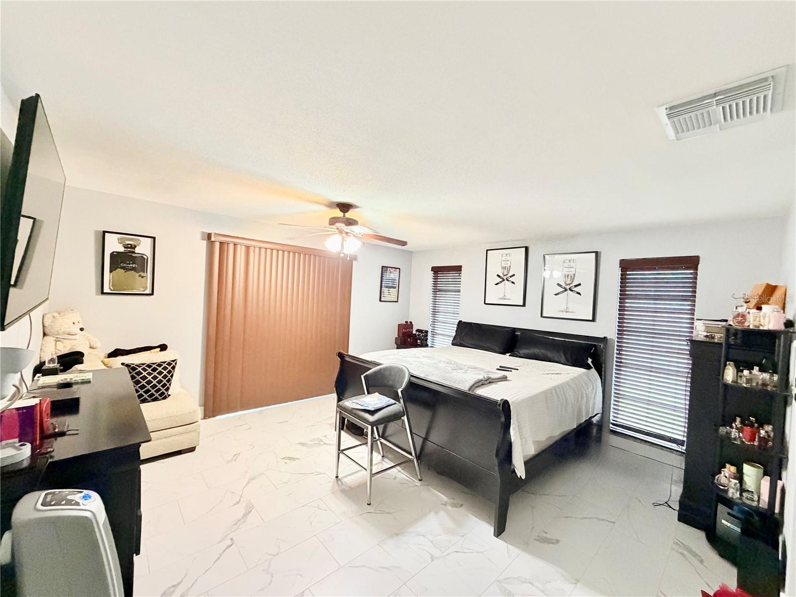 Image 14 of 41 For 1880 Oak Forest Drive E