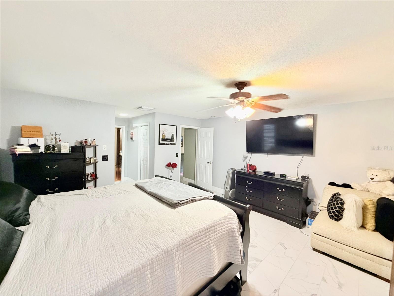 Image 15 of 41 For 1880 Oak Forest Drive E