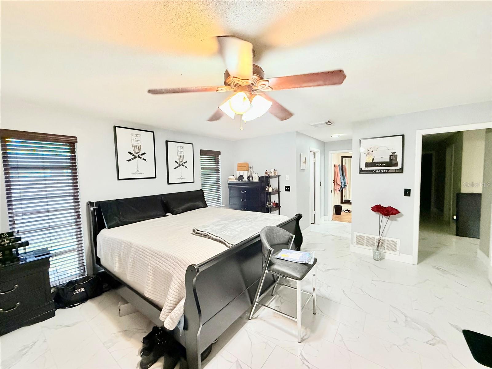 Image 16 of 41 For 1880 Oak Forest Drive E