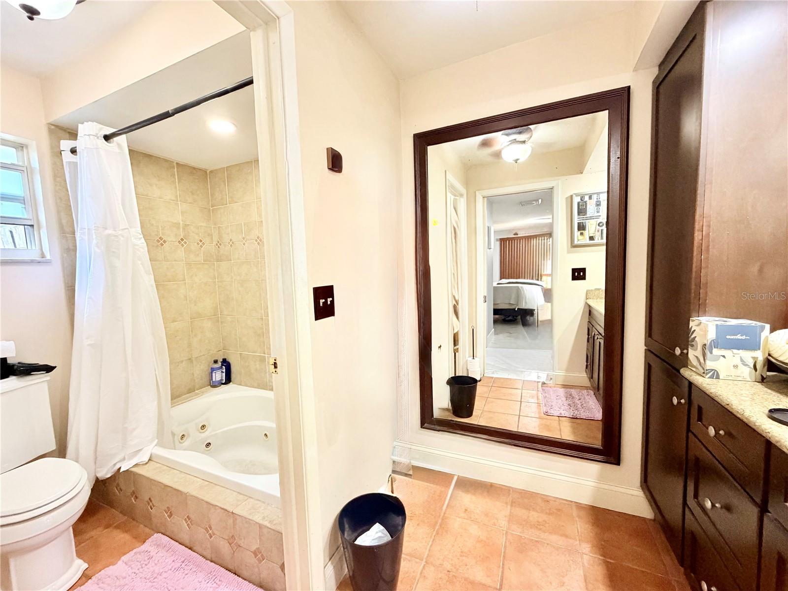 Image 17 of 41 For 1880 Oak Forest Drive E