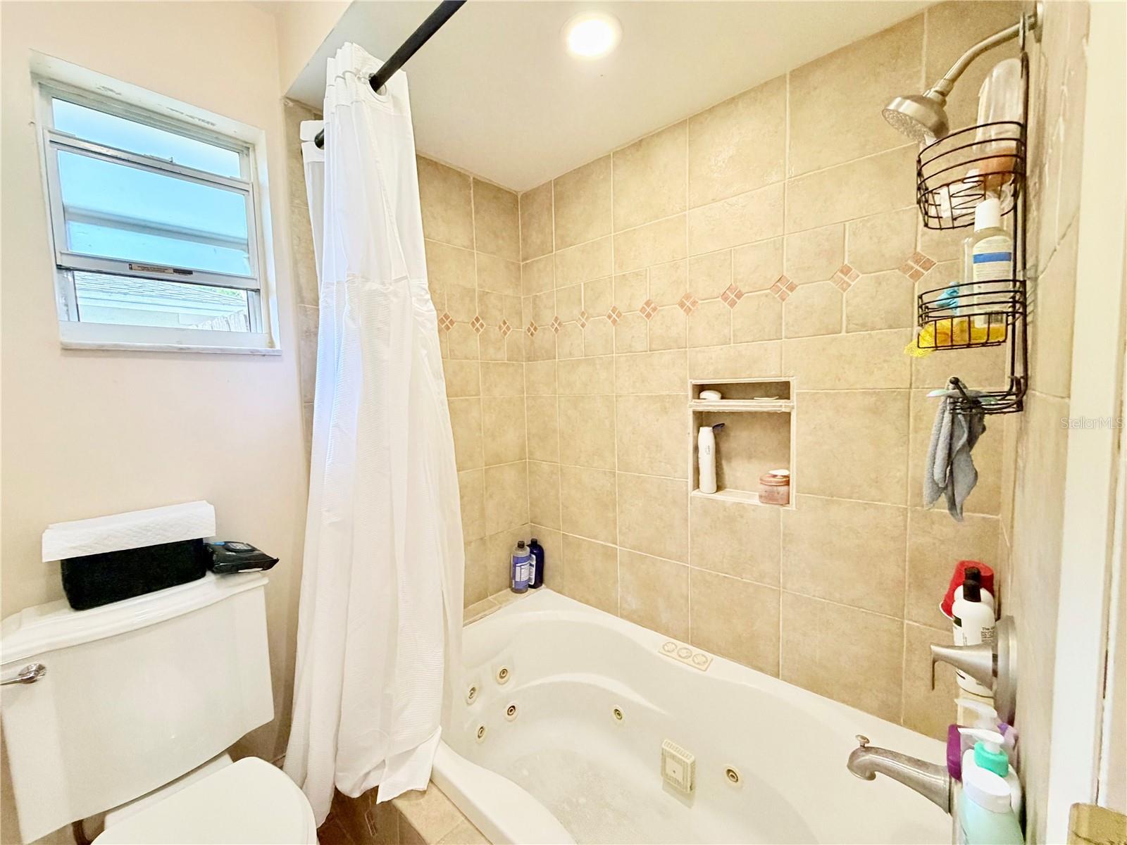 Image 19 of 41 For 1880 Oak Forest Drive E