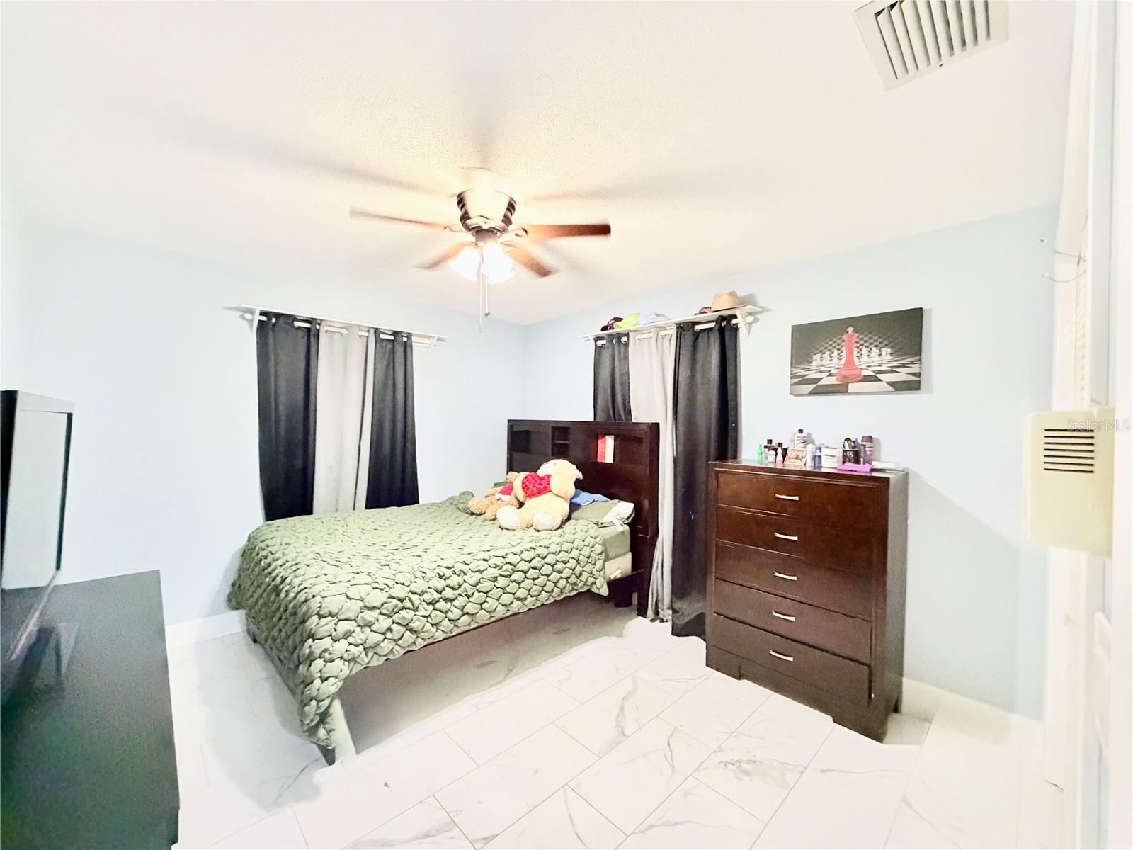 Image 20 of 41 For 1880 Oak Forest Drive E