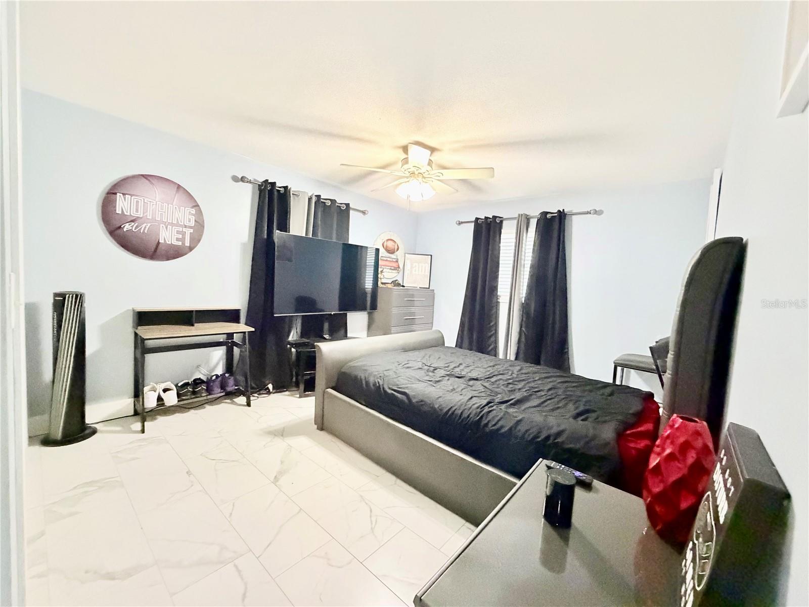 Image 21 of 41 For 1880 Oak Forest Drive E