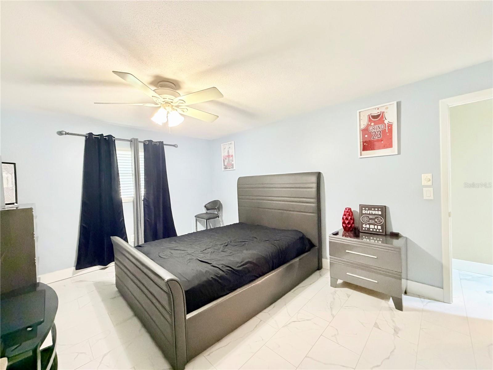 Image 22 of 41 For 1880 Oak Forest Drive E