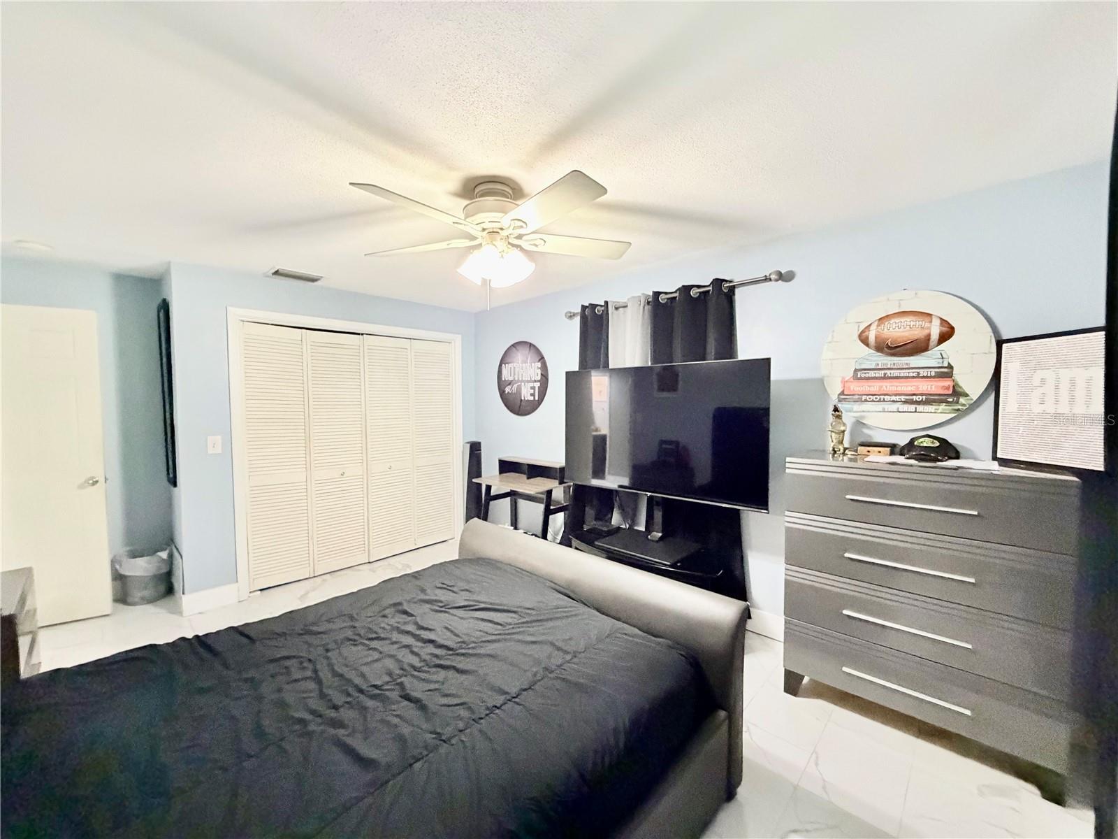 Image 23 of 41 For 1880 Oak Forest Drive E