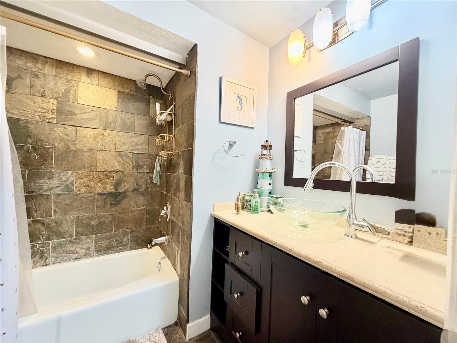 Image 24 of 41 For 1880 Oak Forest Drive E