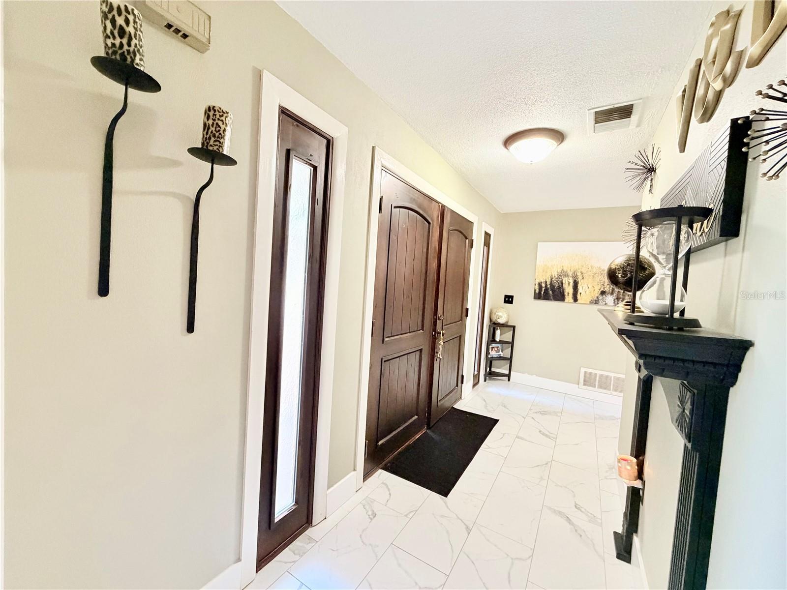 Image 9 of 41 For 1880 Oak Forest Drive E