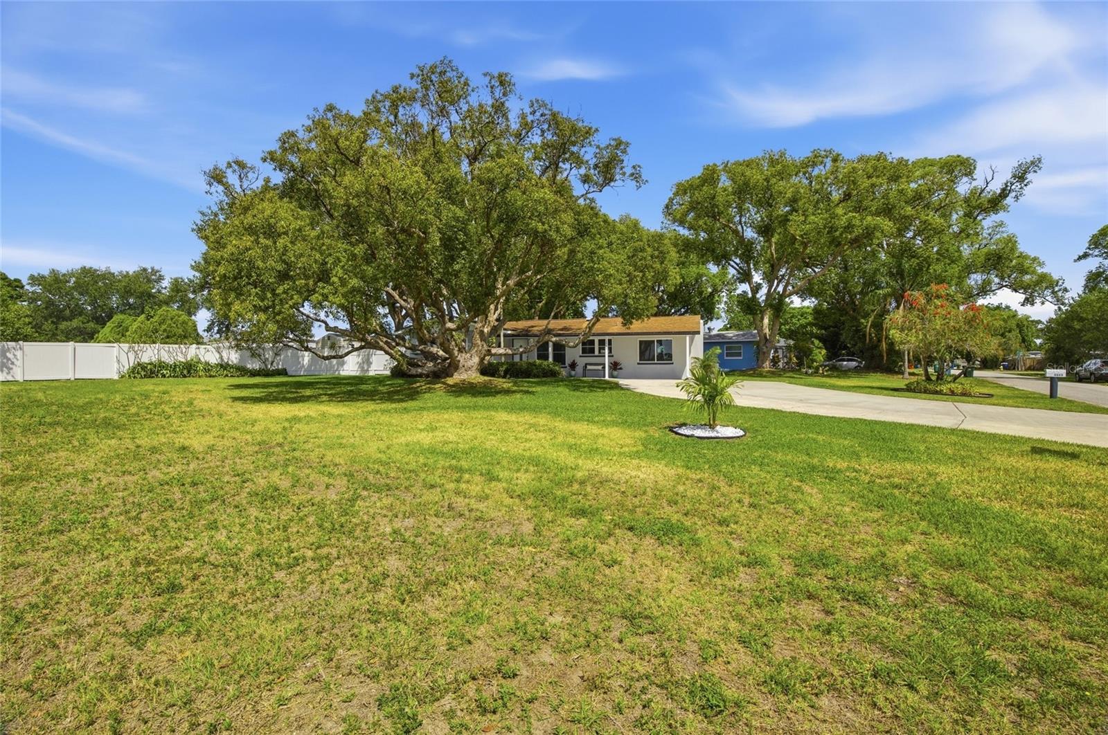 Image 2 of 38 For 1511 4th Street Sw