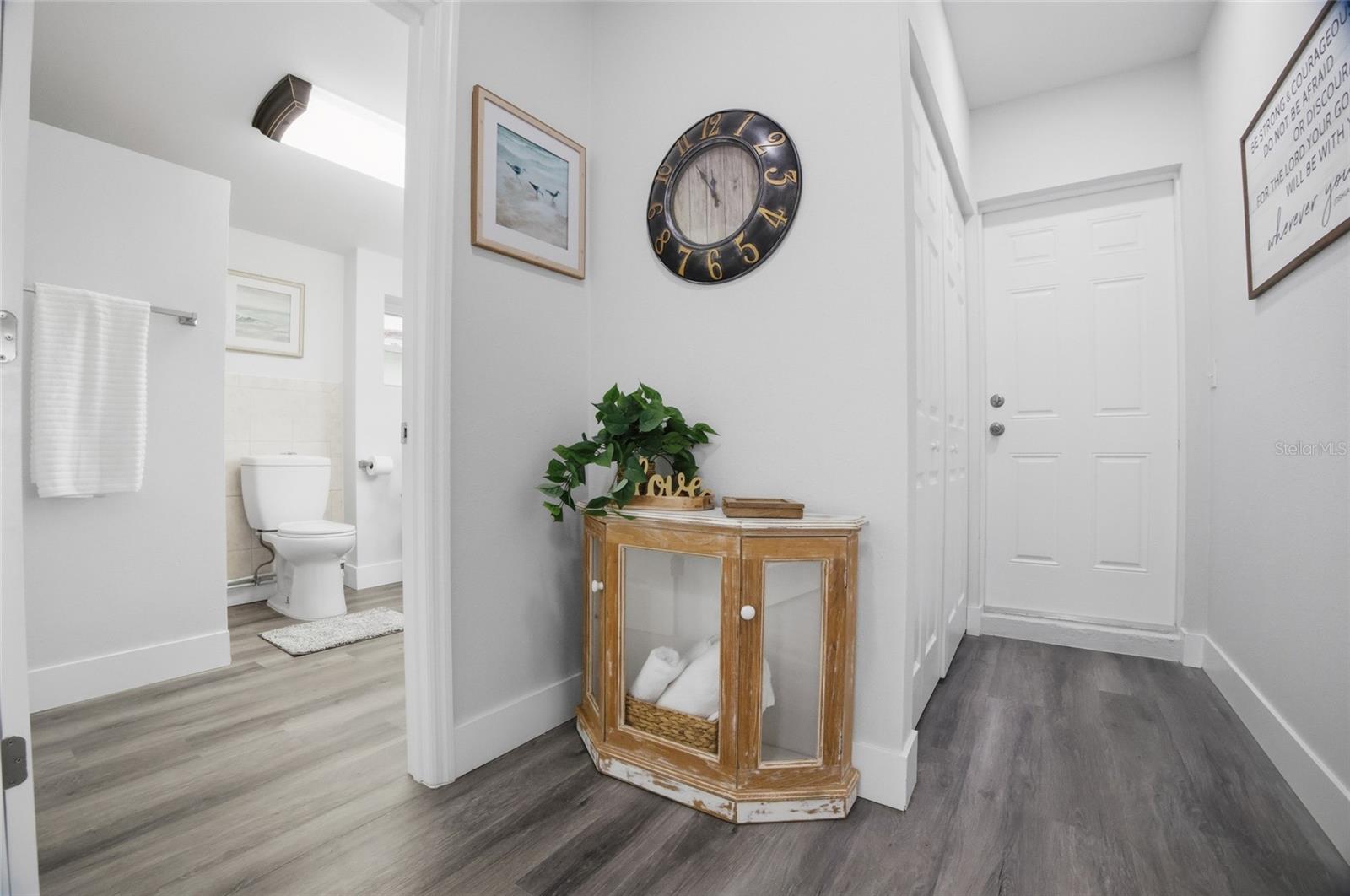 Image 5 of 38 For 1511 4th Street Sw