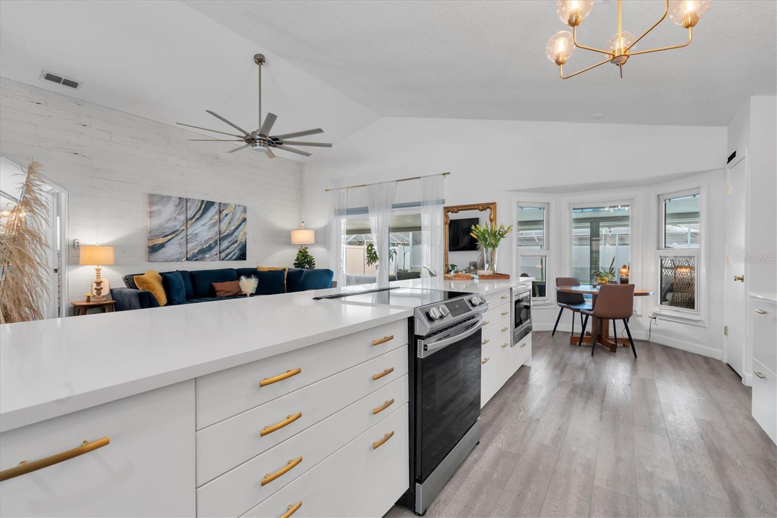 Image 11 of 44 For 7424 Swan Lake Drive