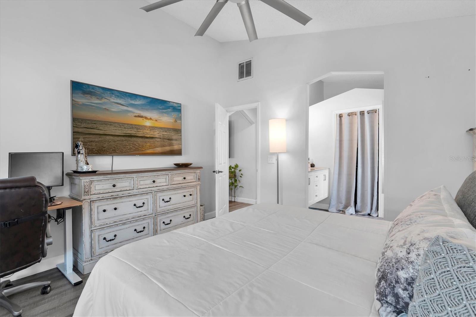 Image 16 of 44 For 7424 Swan Lake Drive