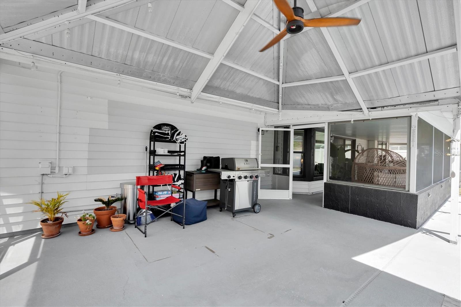 Image 27 of 44 For 7424 Swan Lake Drive