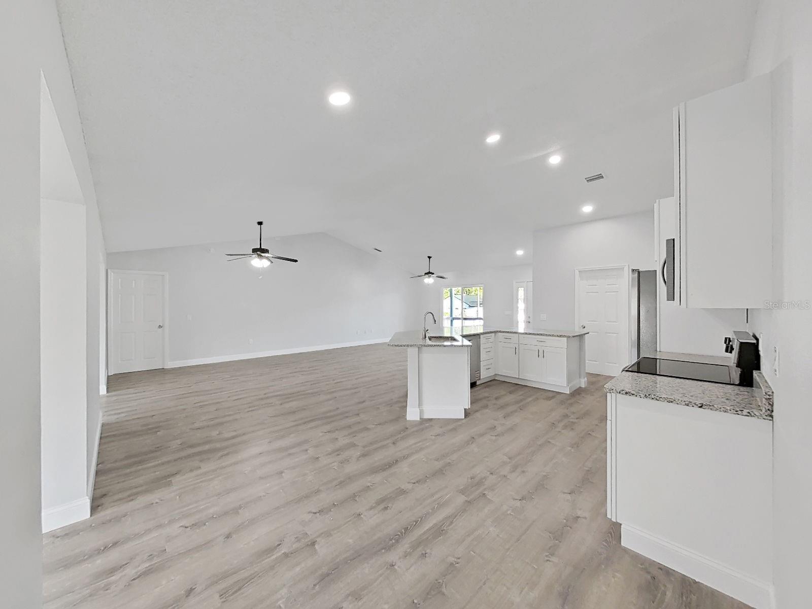 Listing photo id 9 for 10328 Rainbow Oaks Drive