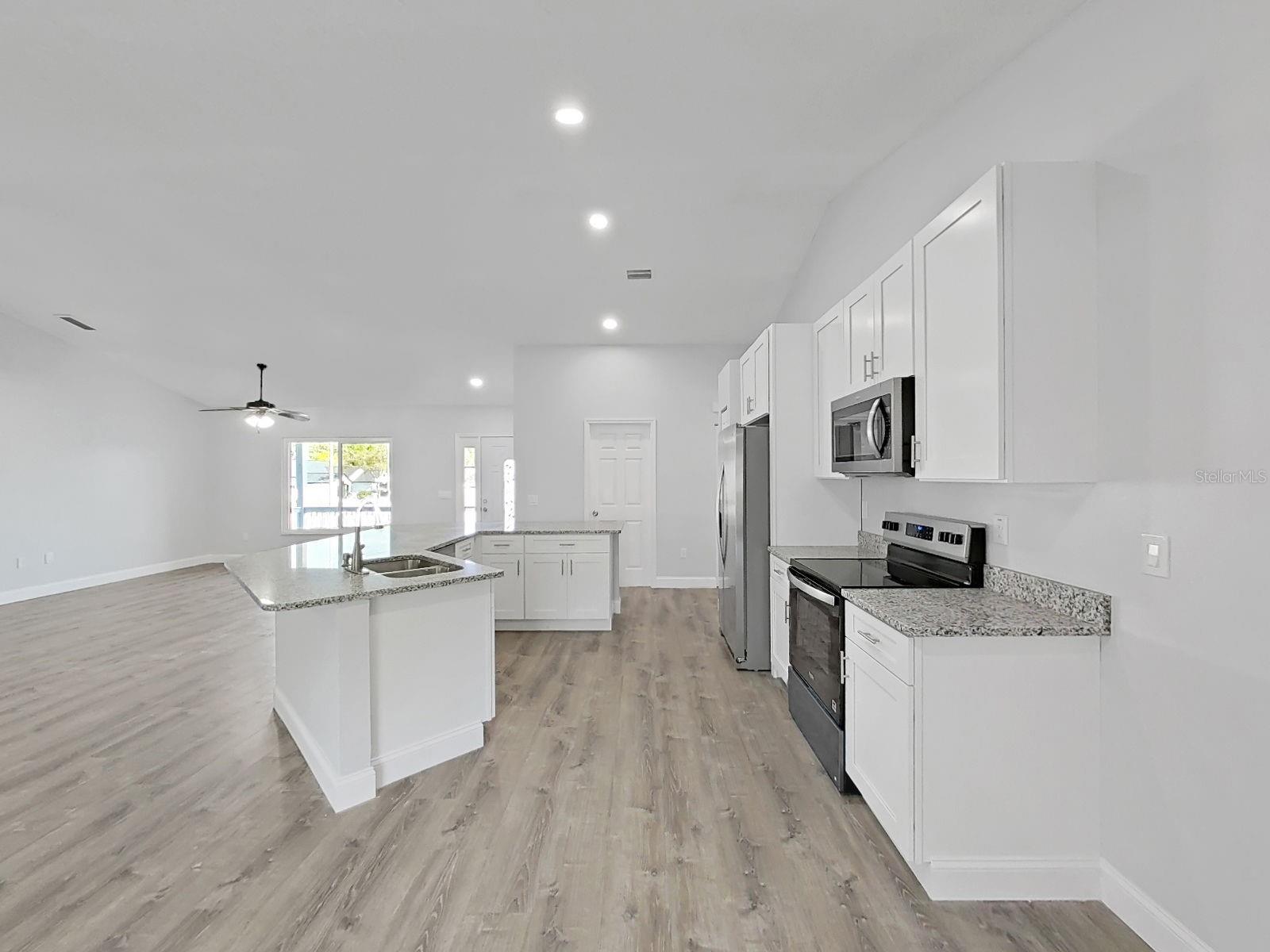 Listing photo id 10 for 10328 Rainbow Oaks Drive