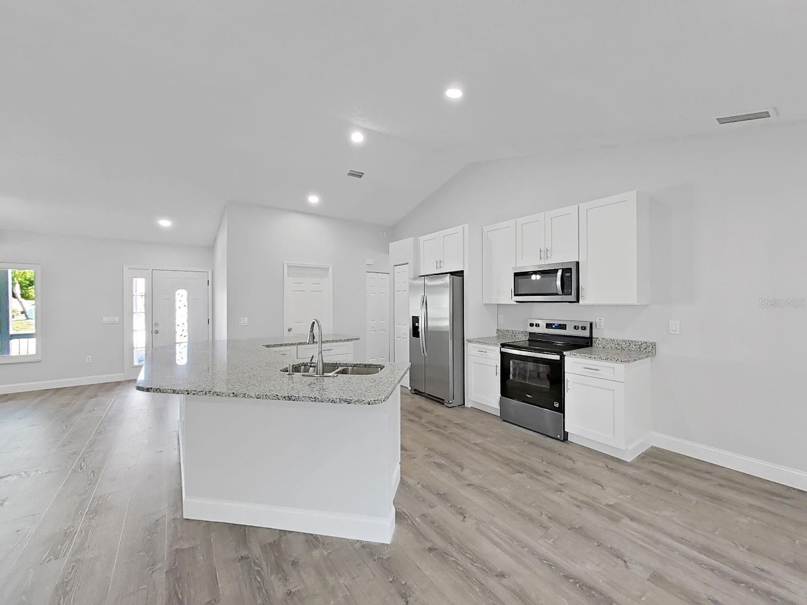 Listing photo id 11 for 10328 Rainbow Oaks Drive