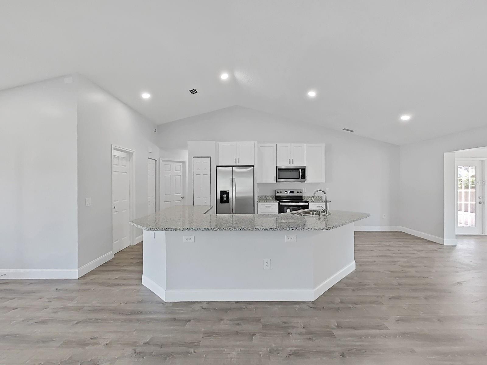 Listing photo id 14 for 10328 Rainbow Oaks Drive