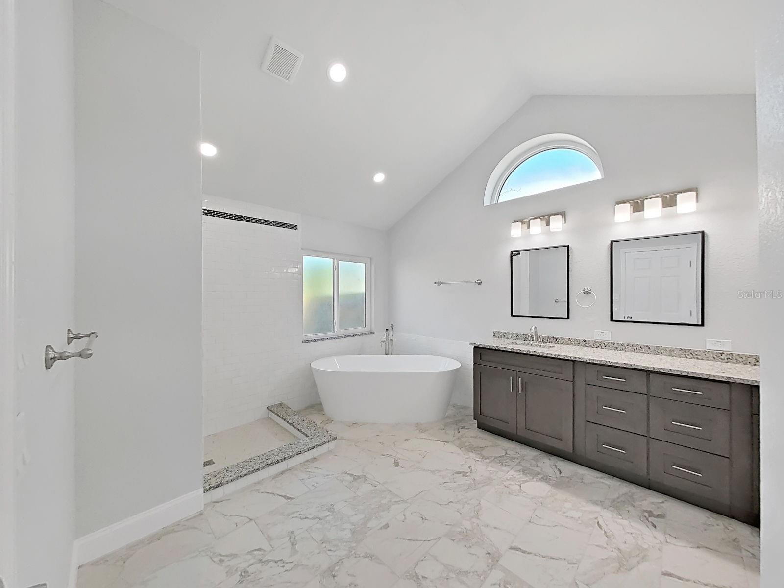 Listing photo id 22 for 10328 Rainbow Oaks Drive