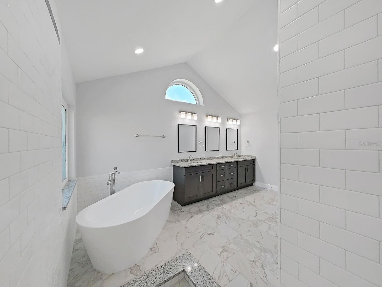 Listing photo id 23 for 10328 Rainbow Oaks Drive