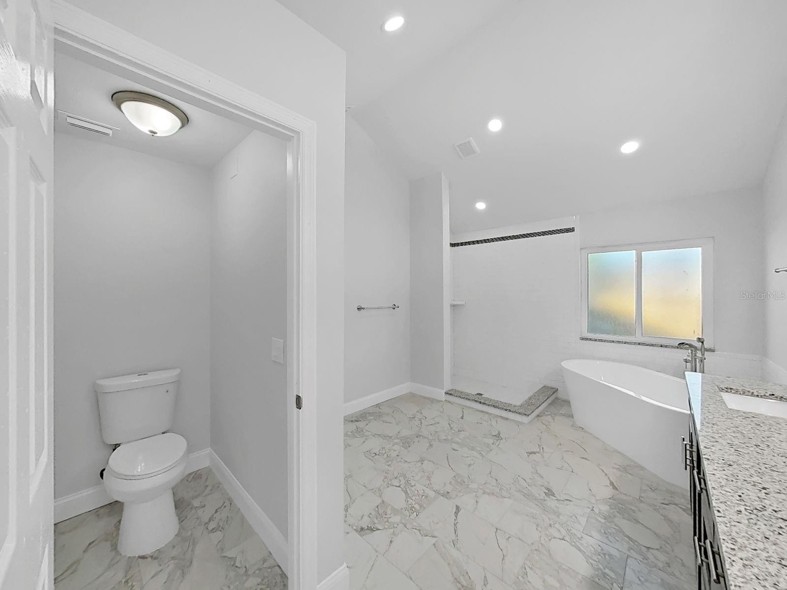 Listing photo id 26 for 10328 Rainbow Oaks Drive