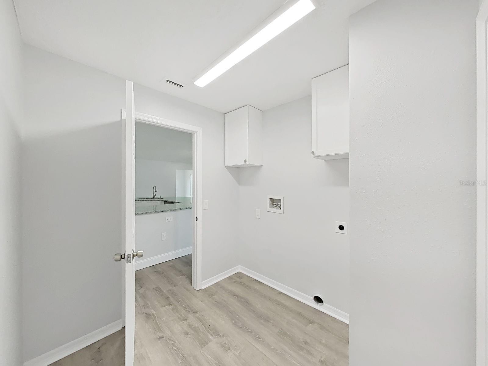 Listing photo id 32 for 10328 Rainbow Oaks Drive