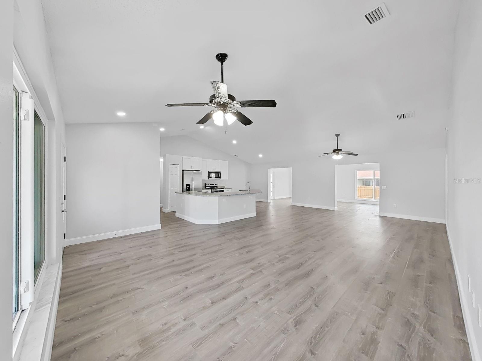 Listing photo id 6 for 10328 Rainbow Oaks Drive