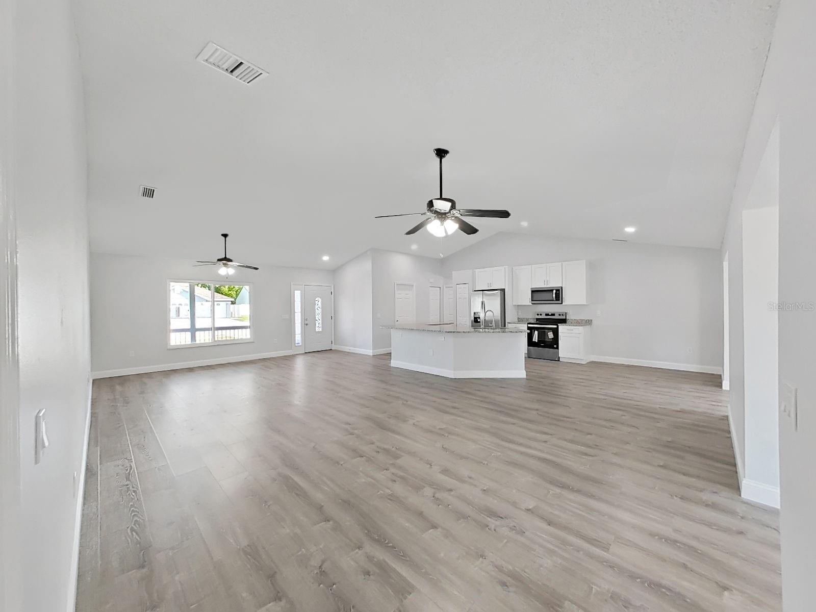 Listing photo id 7 for 10328 Rainbow Oaks Drive