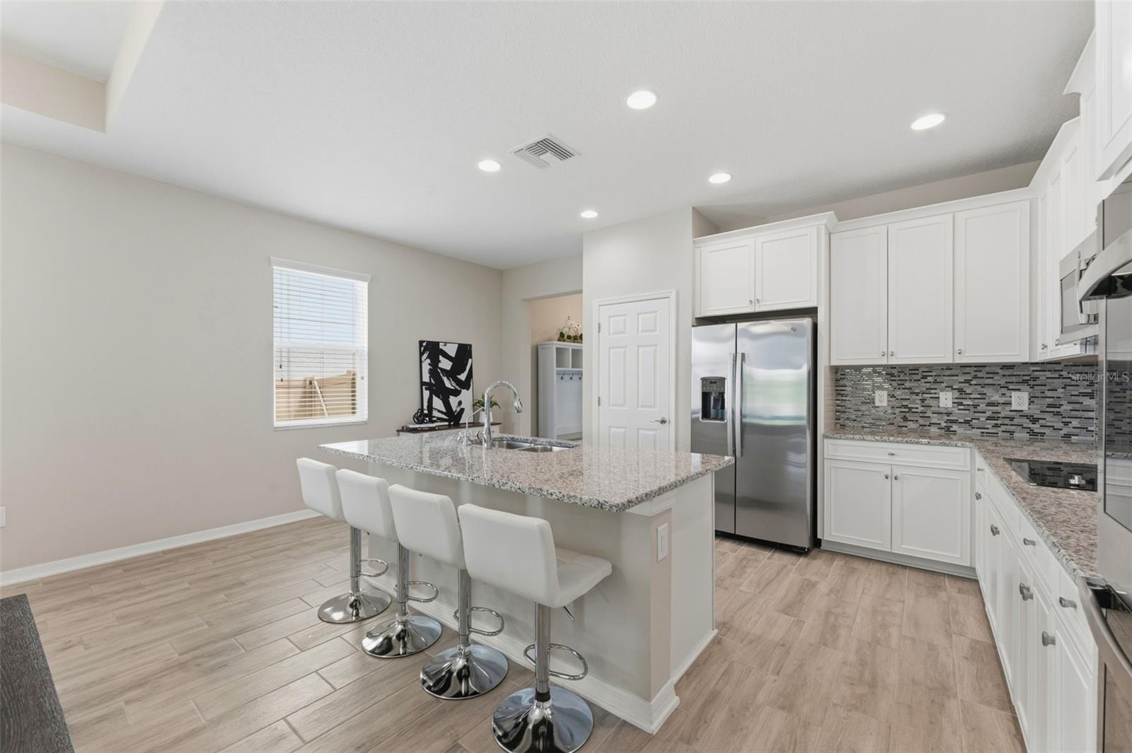 Image 6 of 50 For 12451 Nouveau Avenue