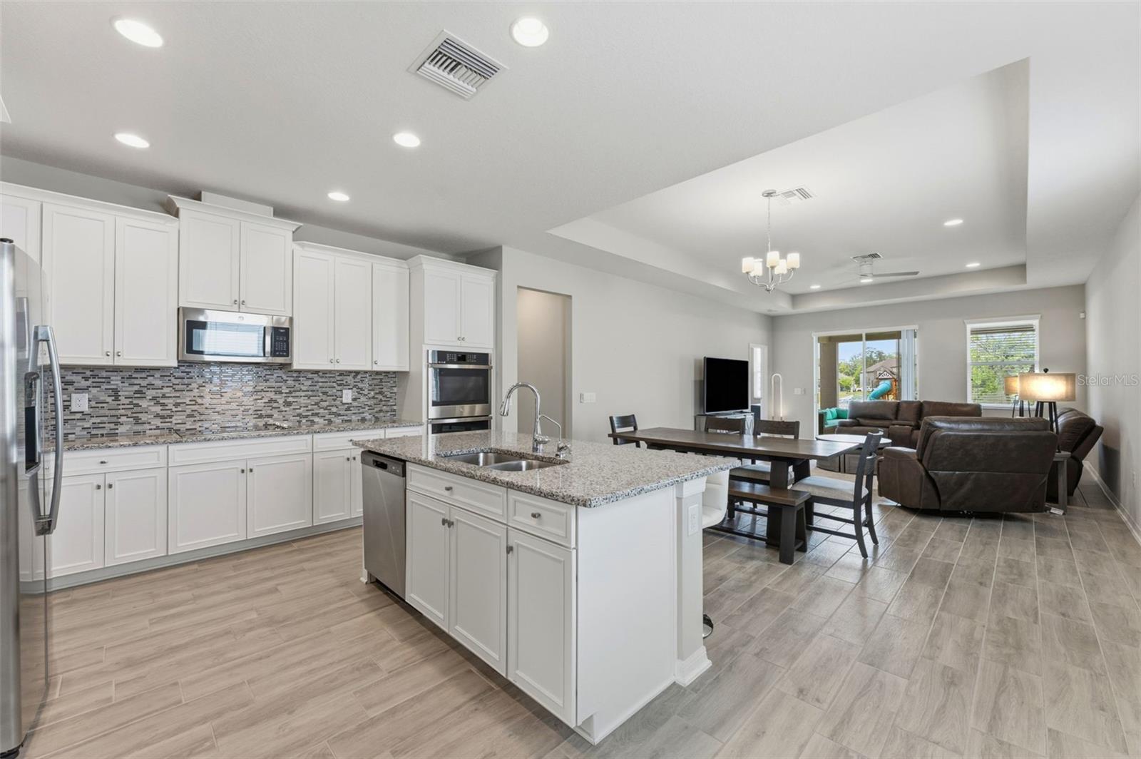 Image 8 of 50 For 12451 Nouveau Avenue