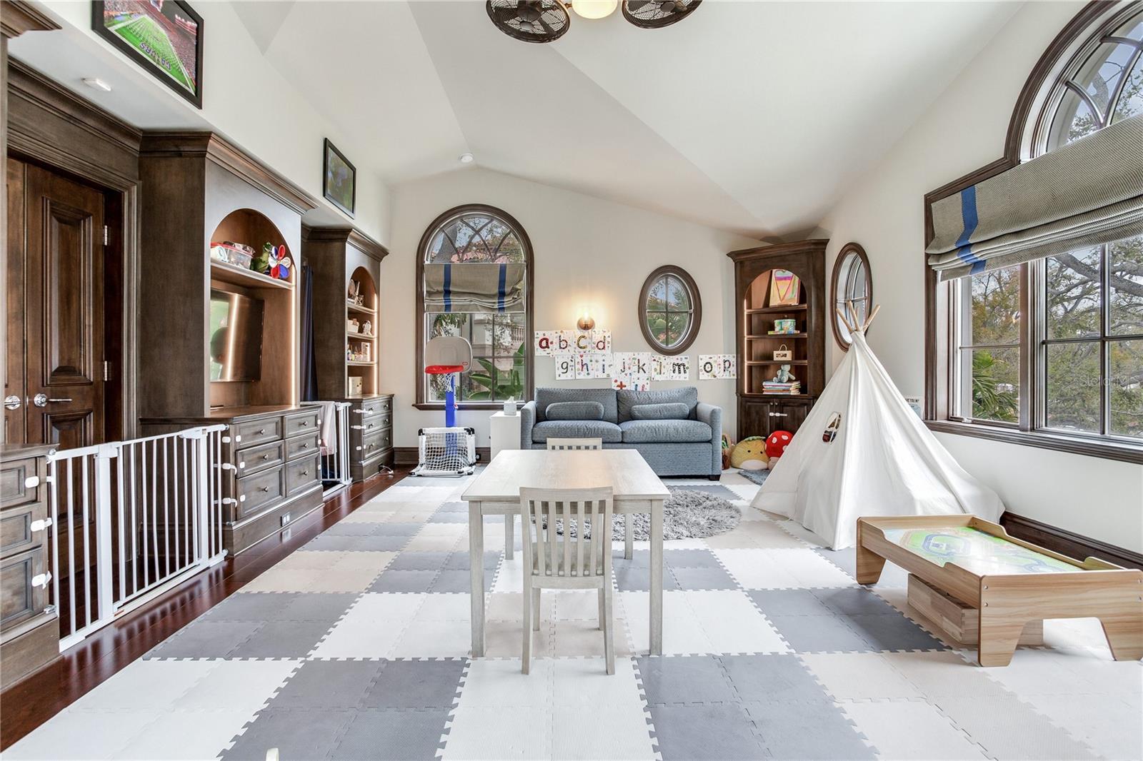 Image 79 of 100 For 52 Ladoga Avenue