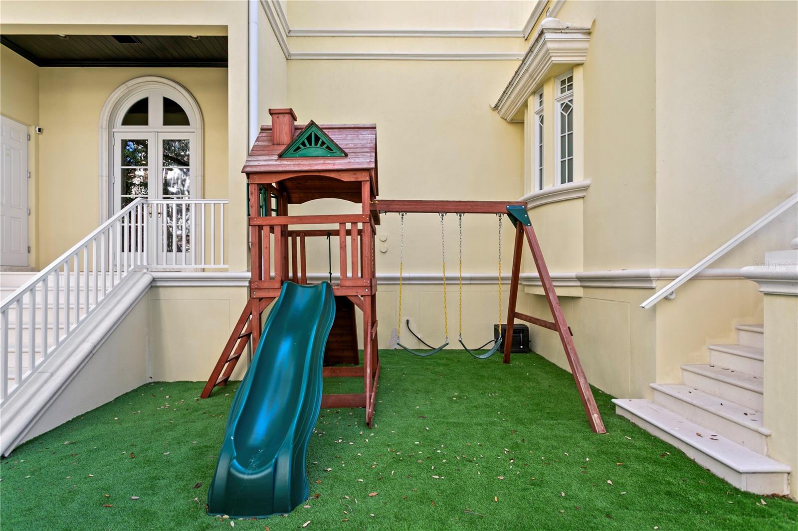 Image 91 of 100 For 52 Ladoga Avenue