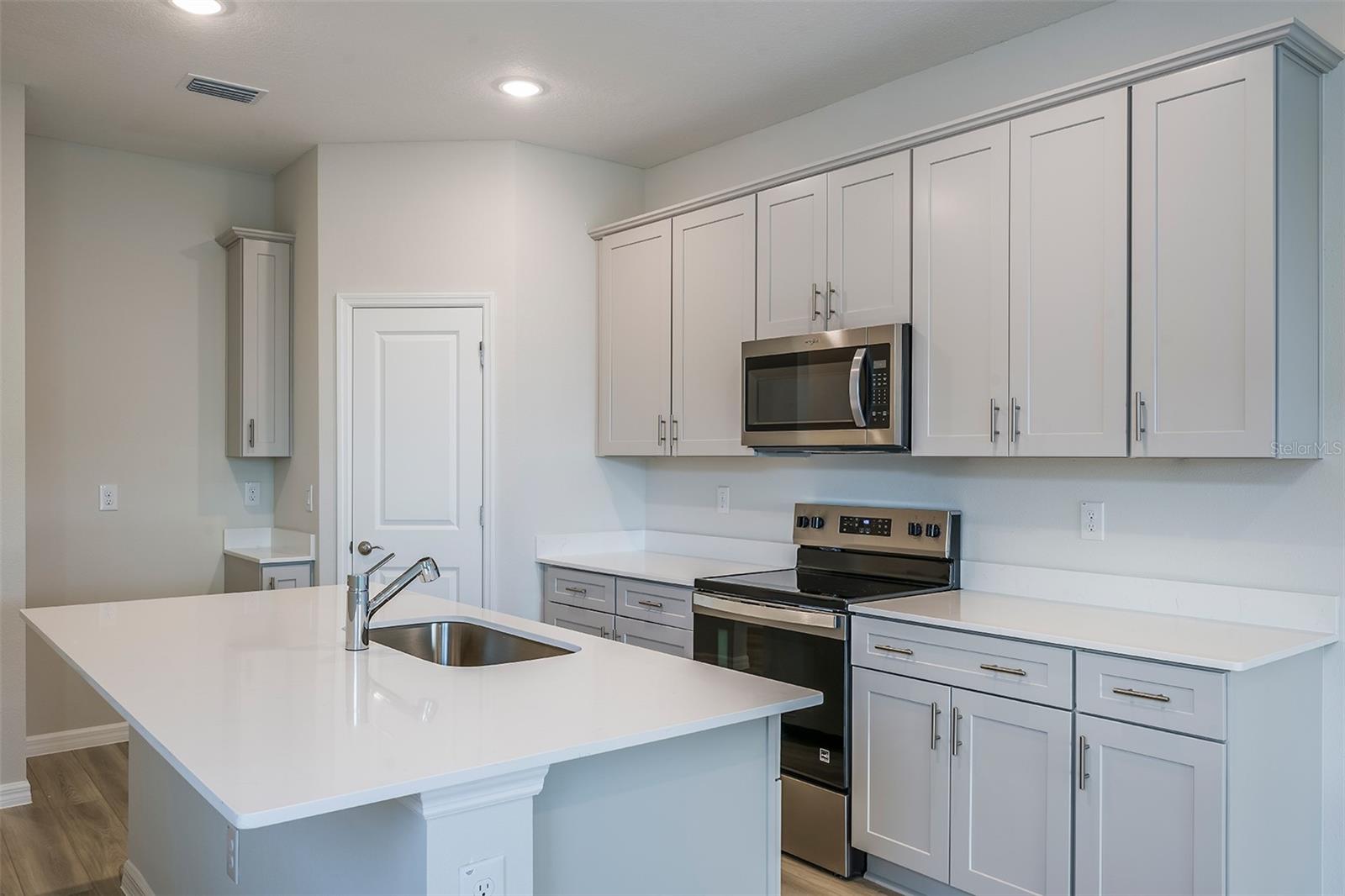 Image 3 of 20 For 6125 Sw 96th Place