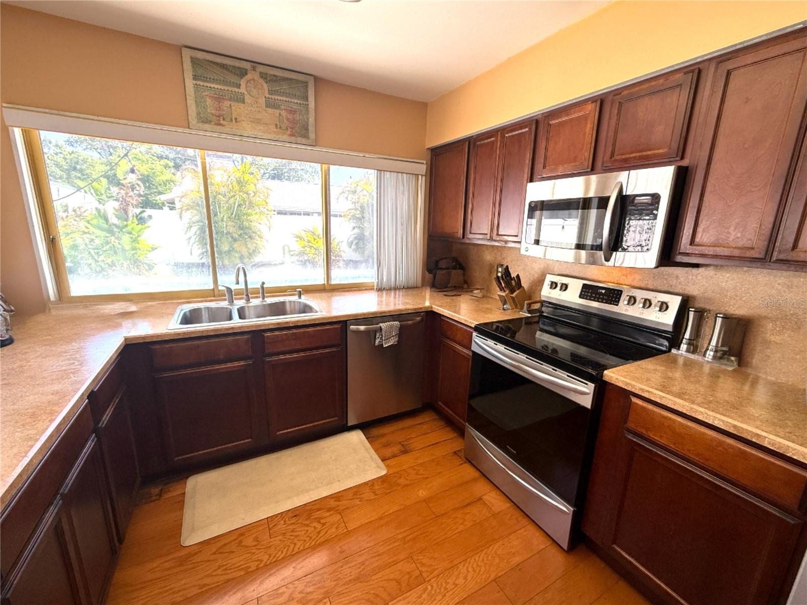 Image 11 of 26 For 7348 Brookview Circle