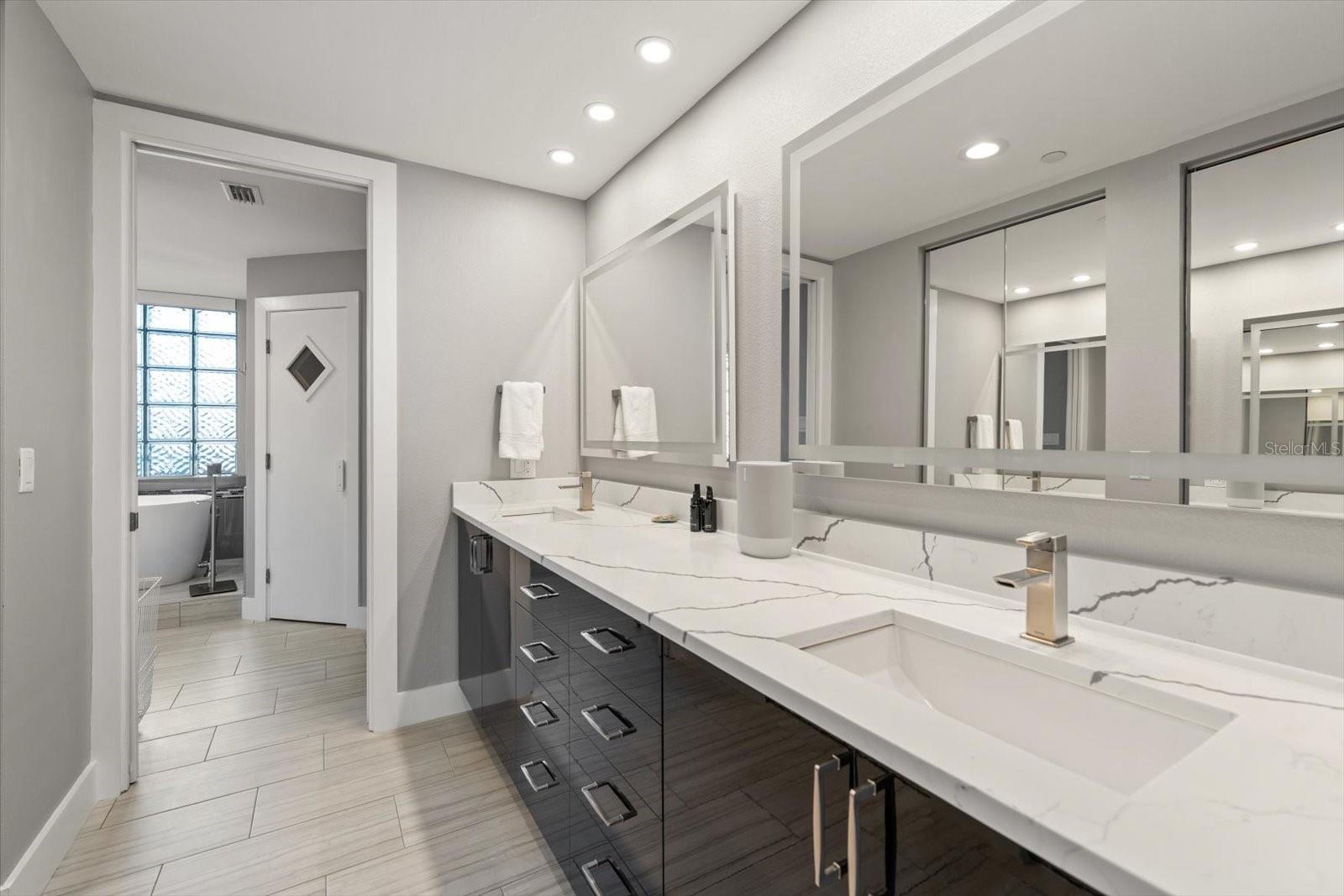 Image 14 of 48 For 1560 Gulf Boulevard 304