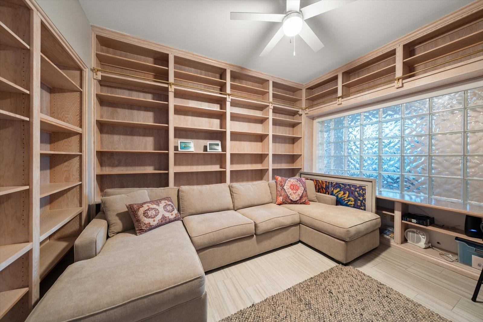 Image 25 of 48 For 1560 Gulf Boulevard 304