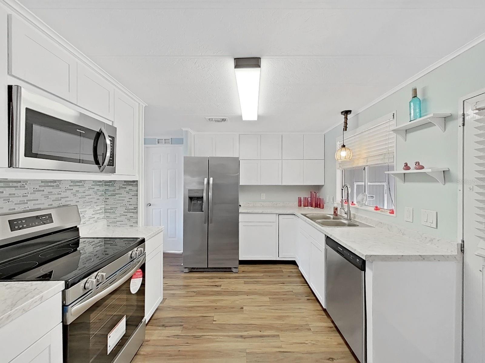 Image 10 of 25 For 12501 Ulmerton Road 77