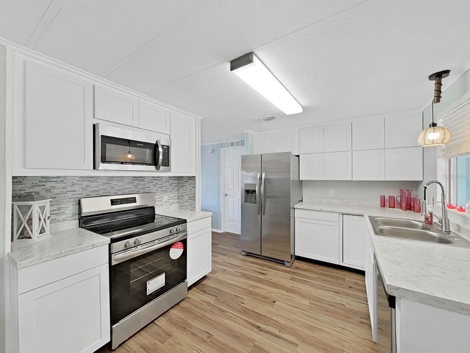 Image 11 of 25 For 12501 Ulmerton Road 77