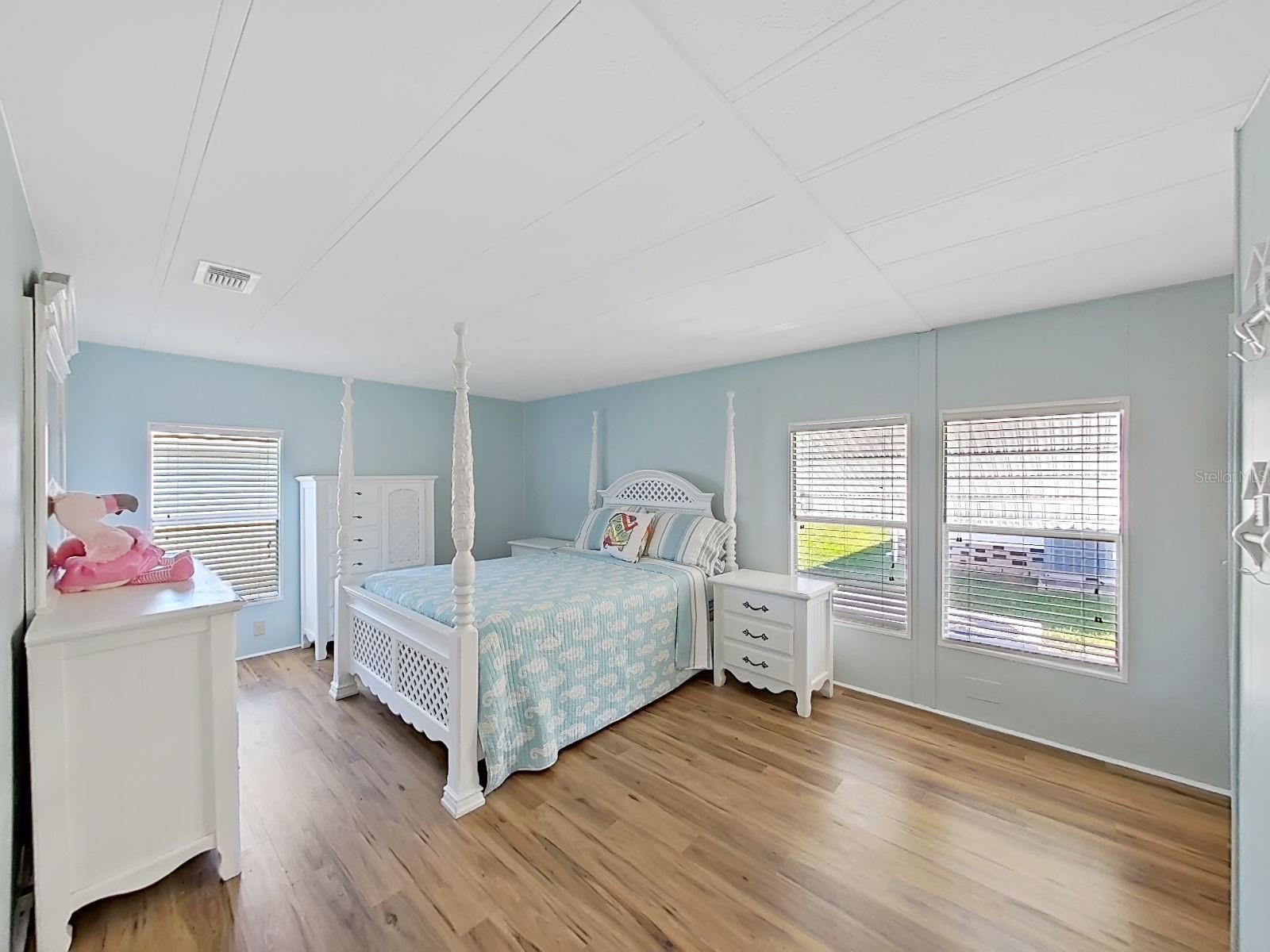 Image 13 of 25 For 12501 Ulmerton Road 77