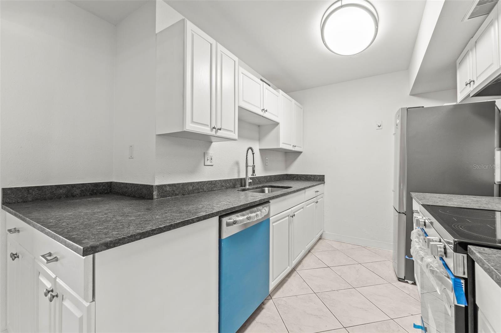 Image 11 of 41 For 10355 Paradise Boulevard 403