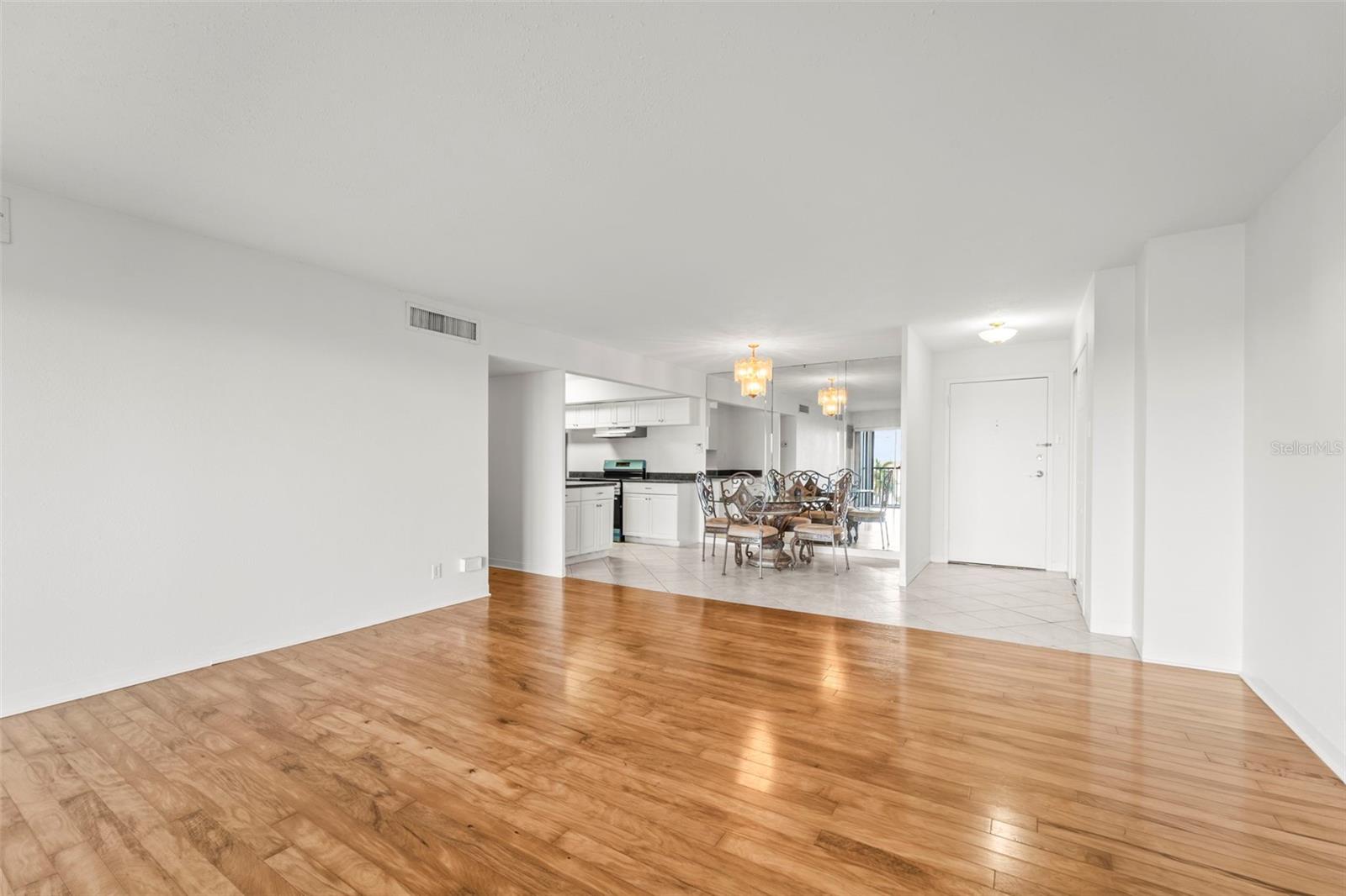 Image 13 of 41 For 10355 Paradise Boulevard 403