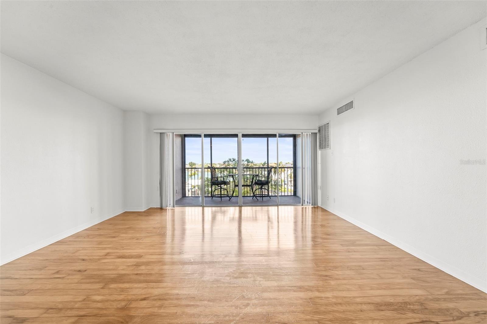 Image 15 of 41 For 10355 Paradise Boulevard 403