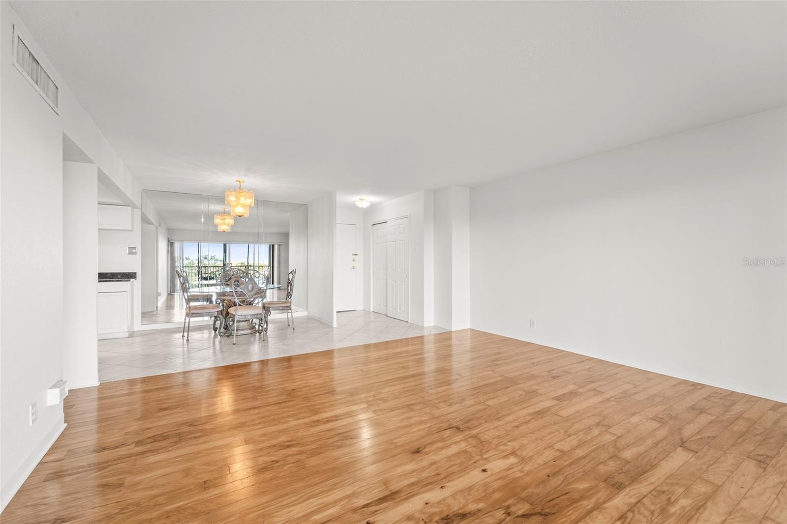 Image 16 of 41 For 10355 Paradise Boulevard 403