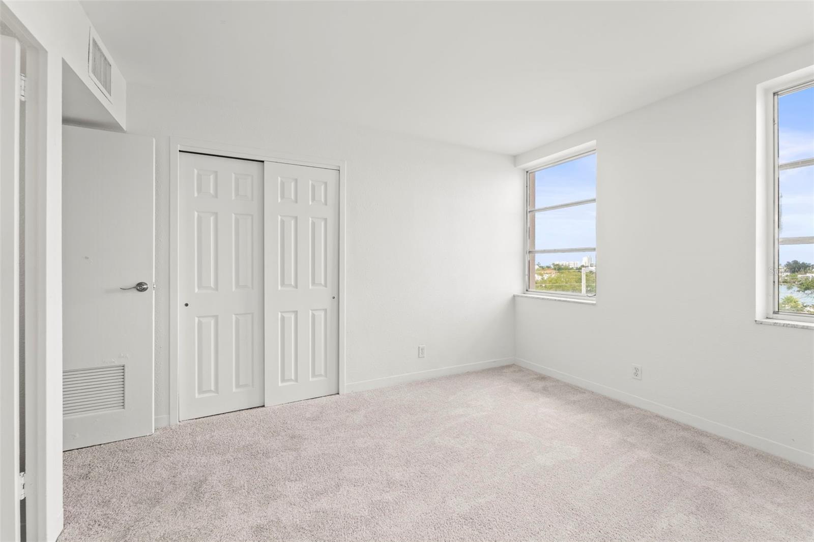 Image 30 of 41 For 10355 Paradise Boulevard 403