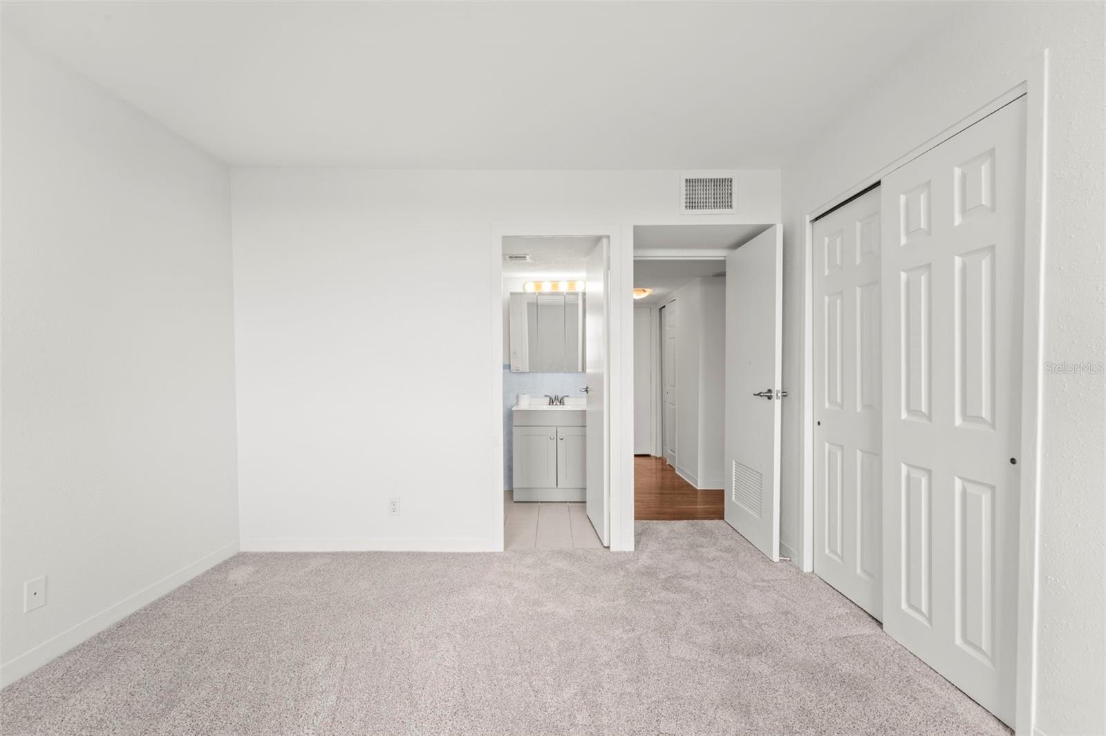 Image 31 of 41 For 10355 Paradise Boulevard 403