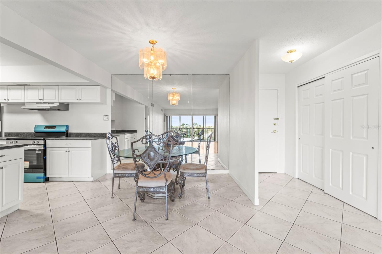 Image 5 of 41 For 10355 Paradise Boulevard 403